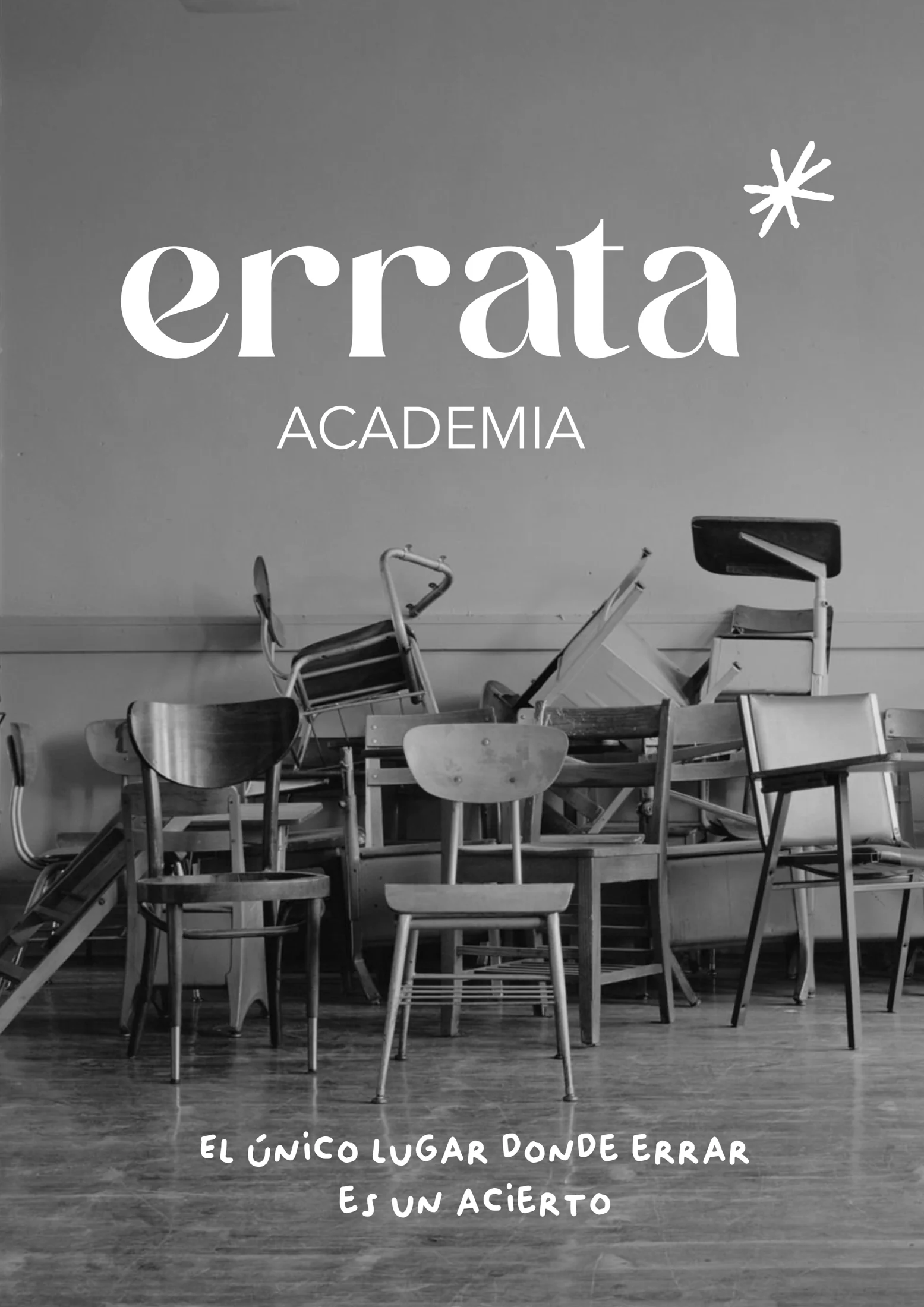 Sillas de aula de la fotografía original de Academia Errata